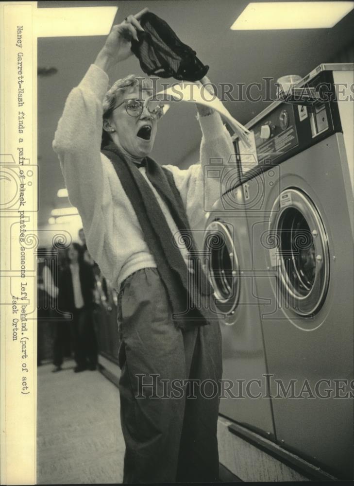 1984 Press Photo Wisconsin actress Nancy Garratt-Nash in a scene.at a laundromat - Historic Images