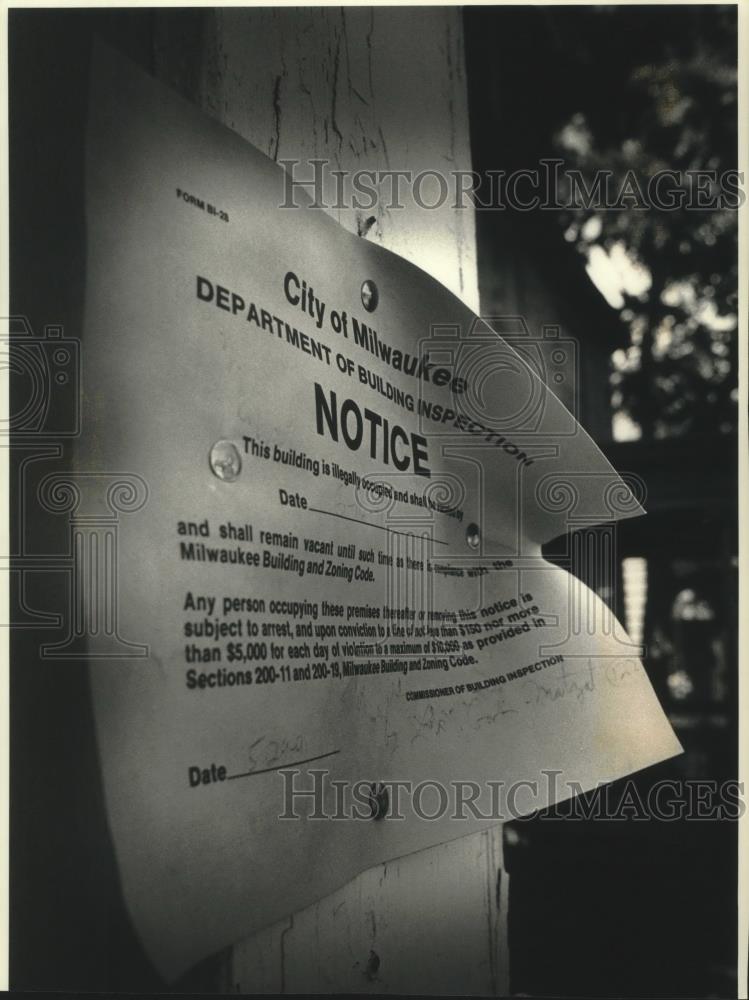 1991 Press Photo Eviction notice at house on North 35th Street, Milwaukee - Historic Images