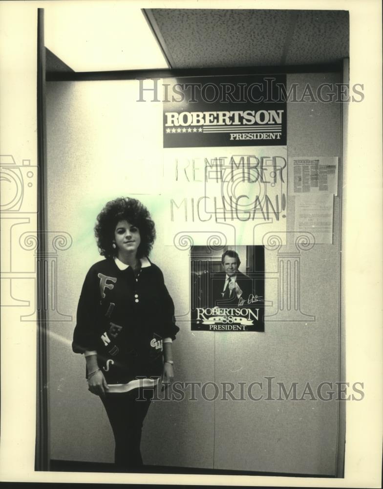 1988 Press Photo Presidential Campaign, Mary Glordano, devotee to Robertson - Historic Images