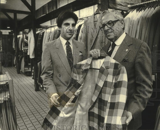1980 Press Photo Polacheck's Men's Clothing, Sam Pasch owner, and his son Mark - Historic Images