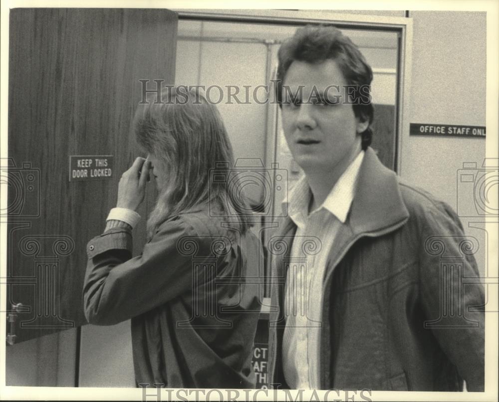 1984 Press Photo Mathew Peters and Diane Haley, arrested, Milwaukee - mjb82144 - Historic Images