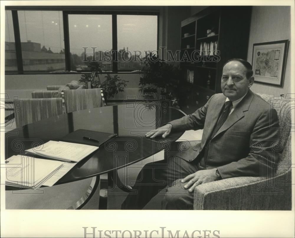 1983 Press Photo James R. Peterson of Parker Pen - mjb82183 - Historic Images