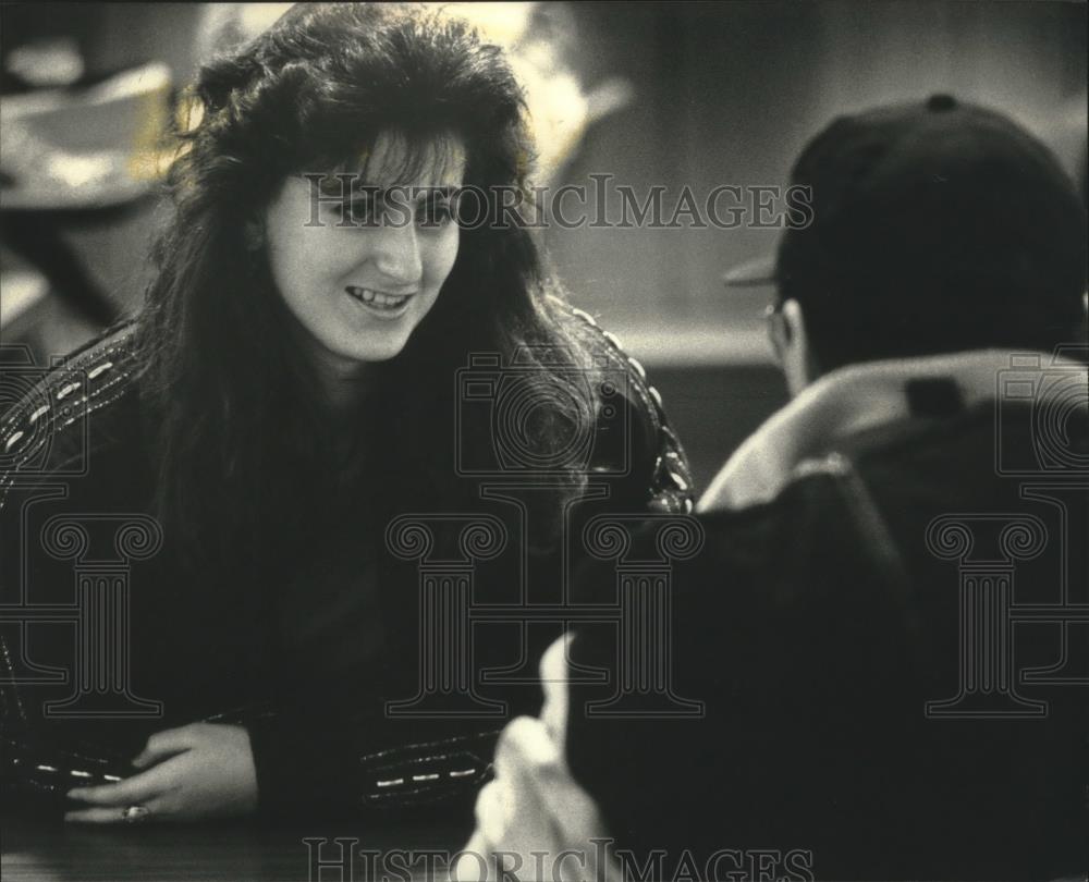 1991 Press Photo Ellen Zvenigorodsky, Shorewood High student, &amp; friend at lunch - Historic Images