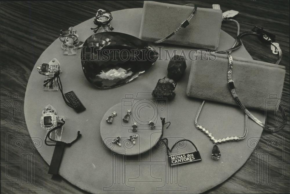 1981 Press Photo A 1,070-Carat Topaz Gem and Jewelry With Brazilian Stones - Historic Images