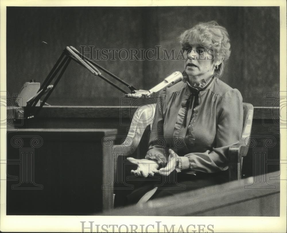 1982 Press Photo Kristin Osiecki mother of Glenn Osiecki testified Monday - Historic Images