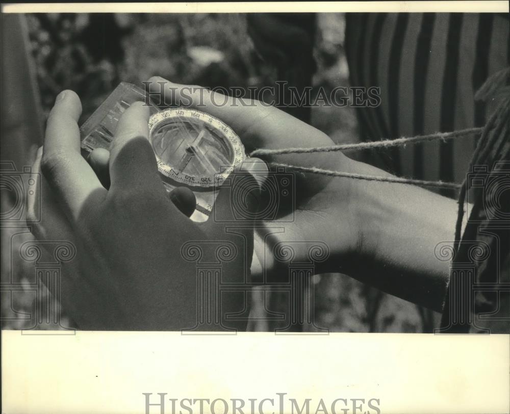 1984 Press Photo A compass led the way Ottawa Lake Recreational Area Wisconsin - Historic Images