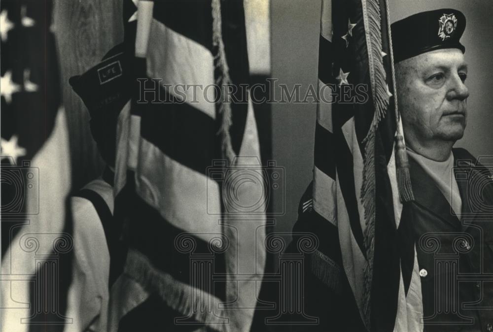 1991 Press Photo Sid Mathes at Patriotic Day Ceremony at Waukesha Court House - Historic Images