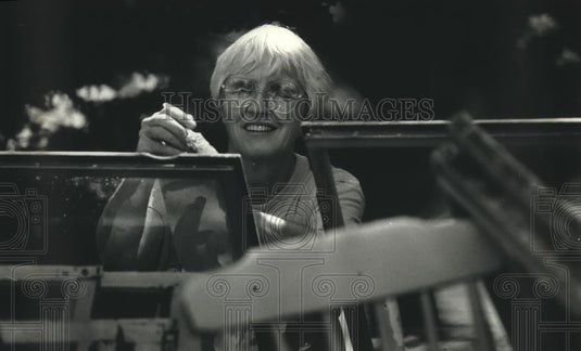 1991 Press Photo Sister Kieran Sawyer helps with renovation at Our Lady of Oakes - Historic Images
