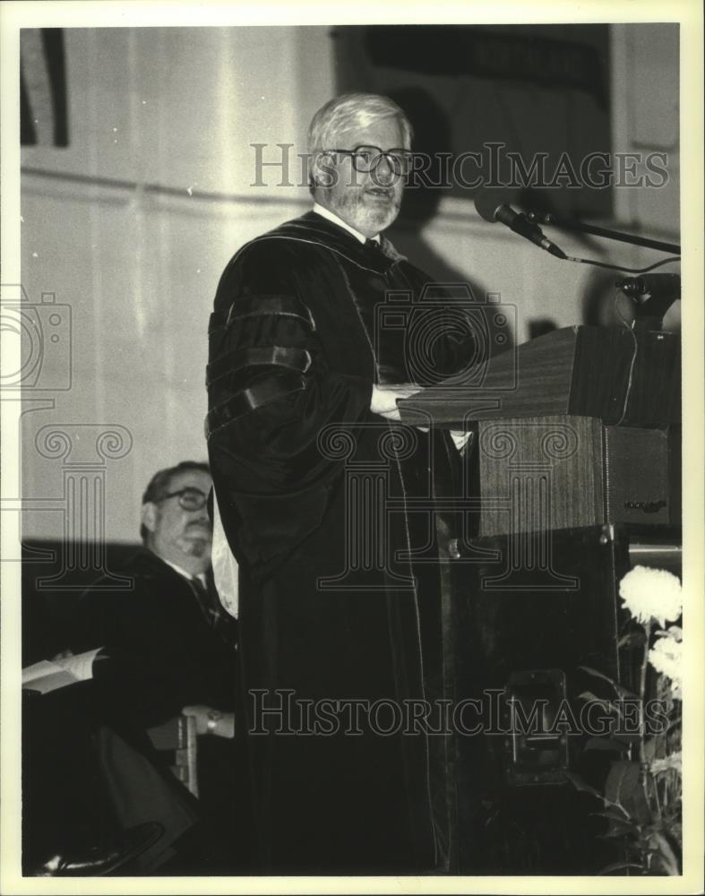 1987 Press Photo Robert Roe Parsonage, President Northland College - mjb82944 - Historic Images