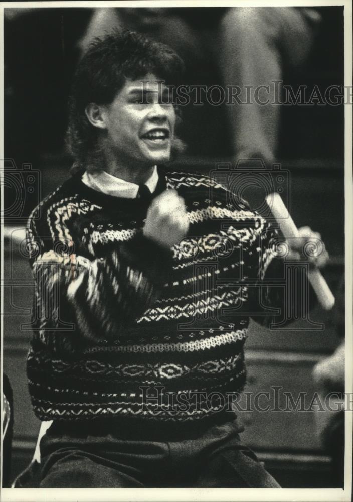 1993 Press Photo Waukesha South coach Jay Posick cheers his team on in Wisconsin - Historic Images