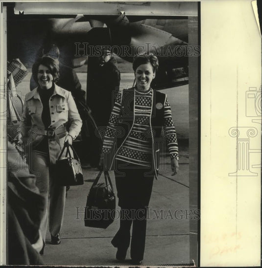 Press Photo Vietnam POW wives Mrs William Metzger, Mrs. William Irsch, in Paris - Historic Images