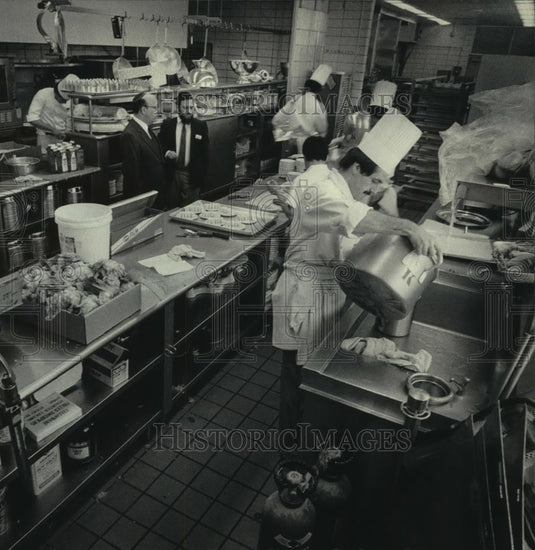 1985 Press Photo Kitchen before a kosher dinner in Westin's Consort room - Historic Images