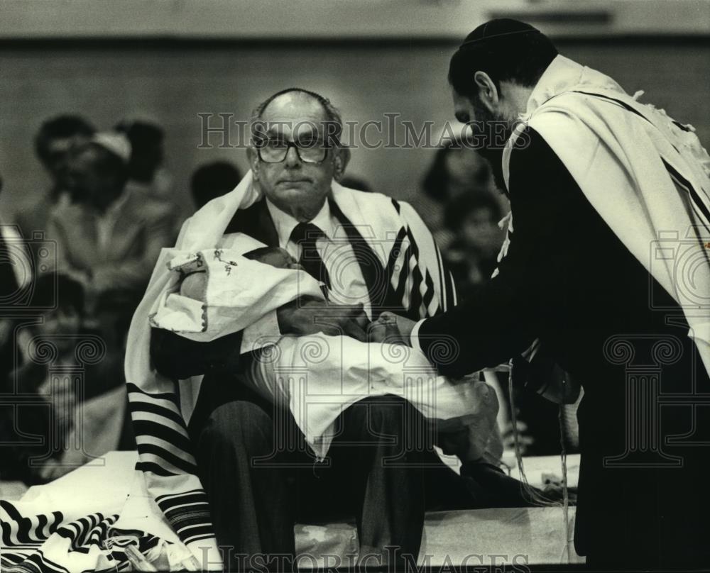 1989 Press Photo Hillel Academy Students Witness Brit Milah Ceremony - Historic Images