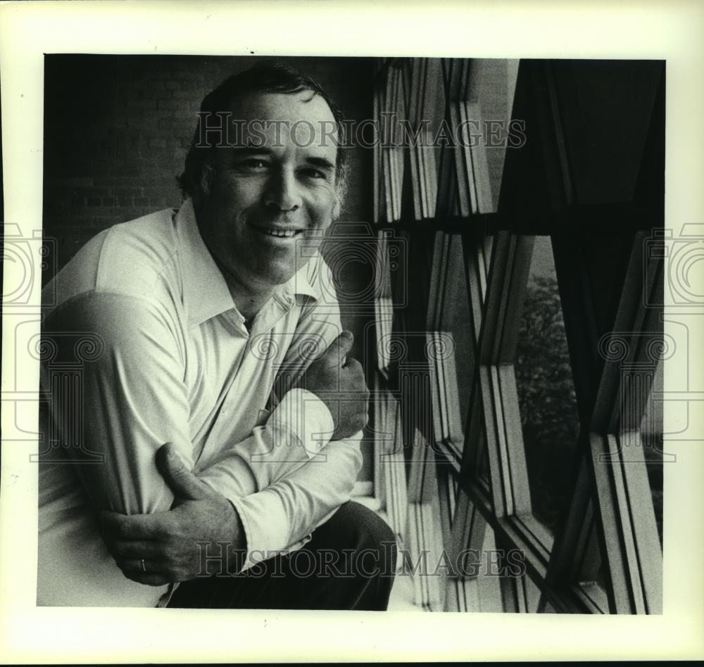 1983 Press Photo Elisha Ben-Yitzhak at the Jewish Community Center, Milwaukee - Historic Images