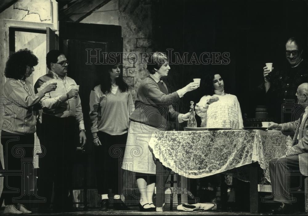 1987 Press Photo Scene from the &quot;Diary of Anne Frank&quot; - mjb83549 - Historic Images