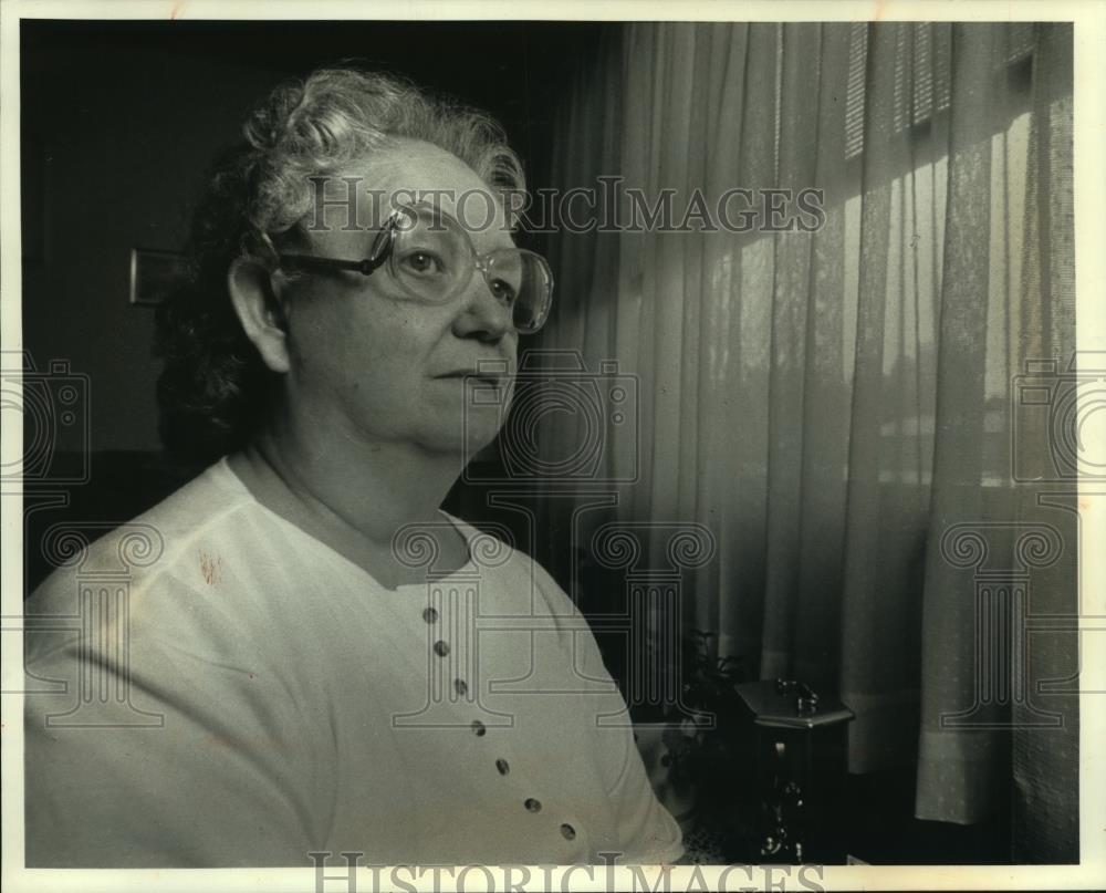 1990 Press Photo Corrine Kaczmarek seeks answers about sister Green Bay, WI - Historic Images