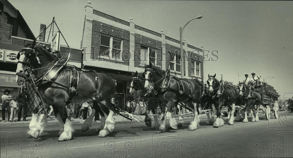 1983 Press Photo Crowds filled the streets for the Juneteenth Day parade - Historic Images