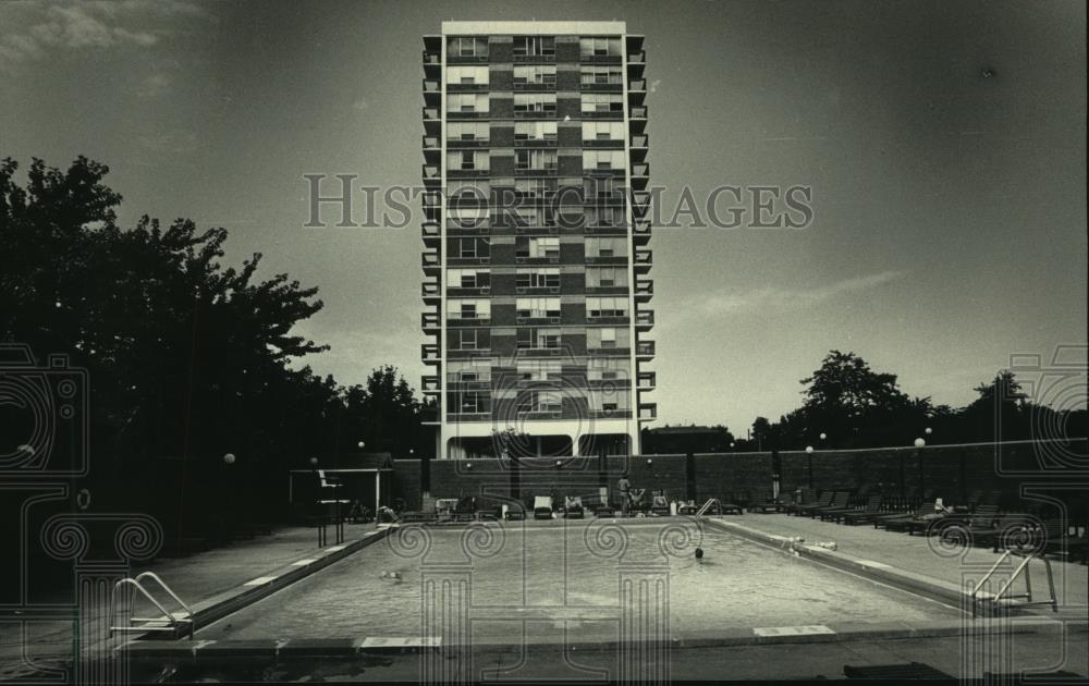 1986 Press Photo Juneau Village Swimming Pool - mjb83733 - Historic Images