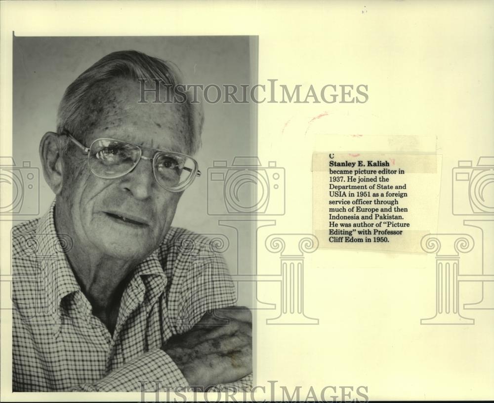 1985 Press Photo Stanley E. Kalish, picture editor of Milwaukee Journal - Historic Images