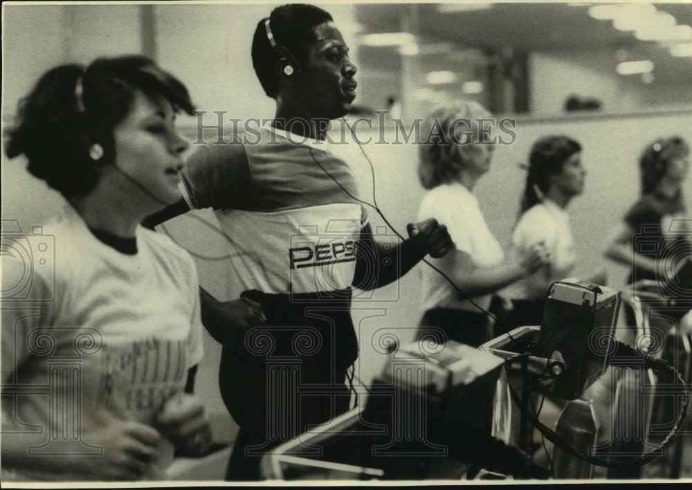 1984 Press Photo Fitness center for company employees - mjb83976 - Historic Images