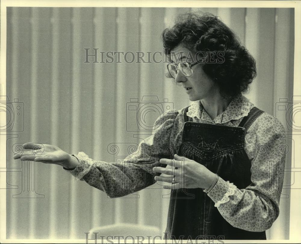 1984 Press Photo Sister Lois Justen Head of Roman Catholic Parish Milwaukee - Historic Images