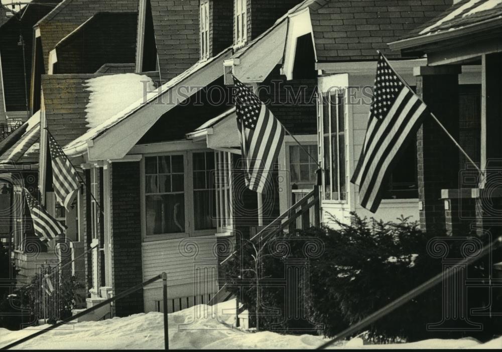 1991 Press Photo Homes on 50th St, Milwaukee fly American flag - mjb84195 - Historic Images