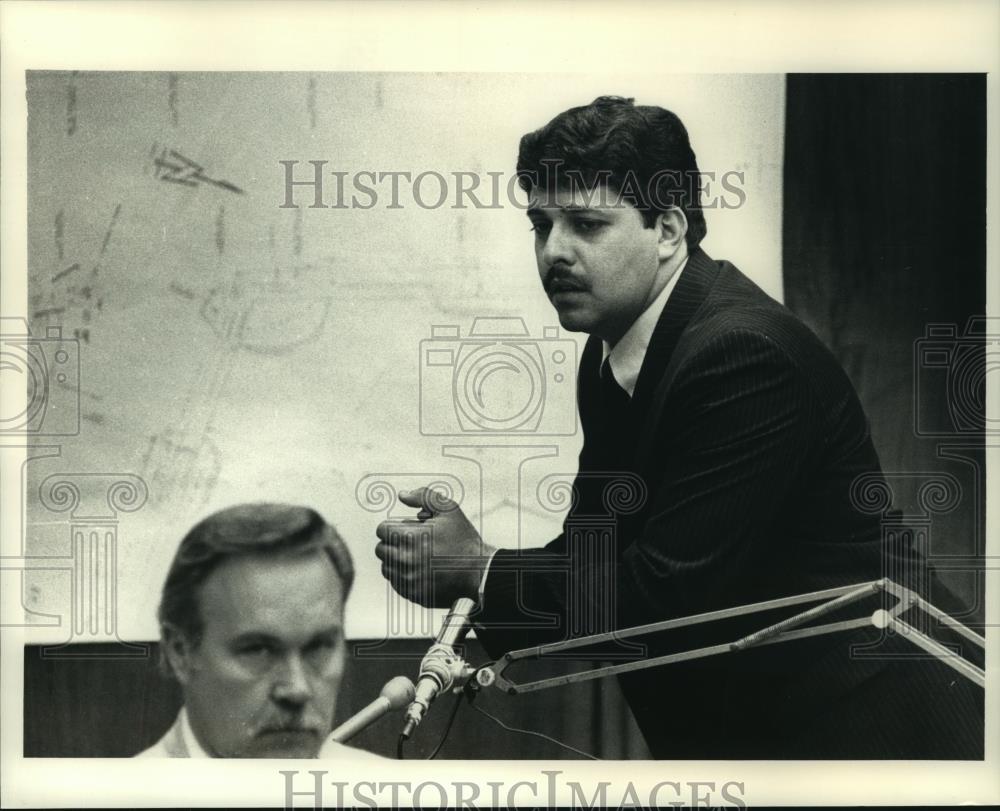 1988 Press Photo Policeman George Irizarry testifies over murder case in court - Historic Images