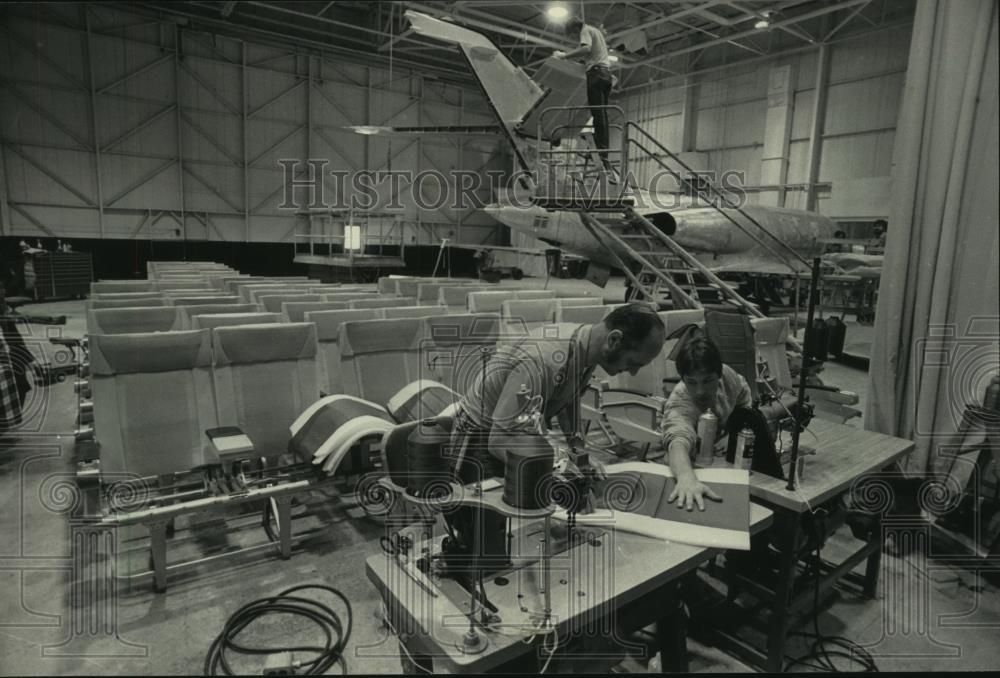 1985 Press Photo Workers at K-C Aviation work on customized interiors for planes - Historic Images