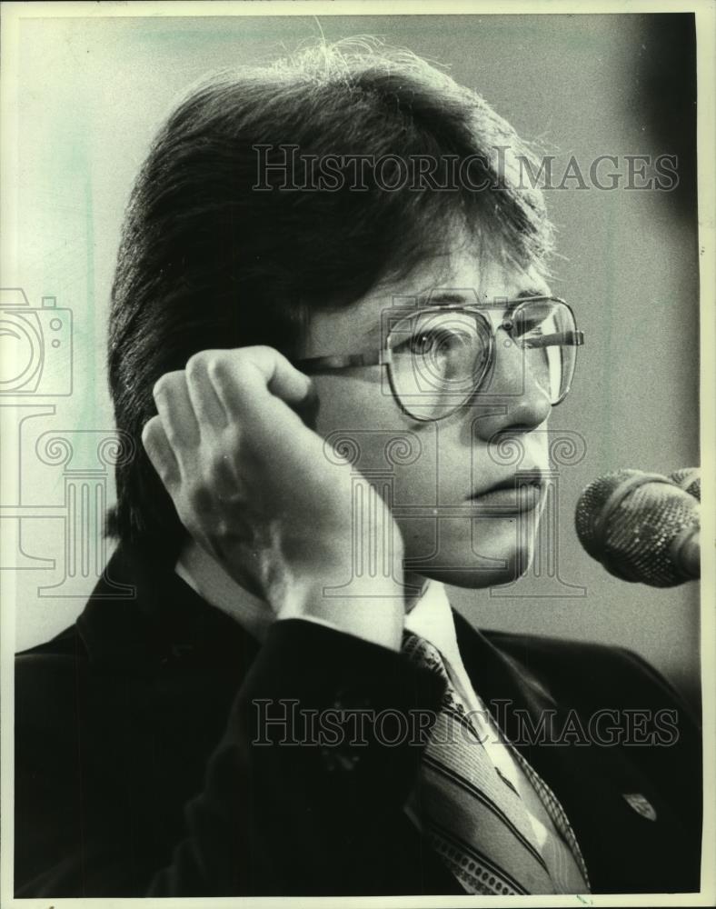 1982 Press Photo Walter Polovchak listens to a question in Congressional hearing - Historic Images