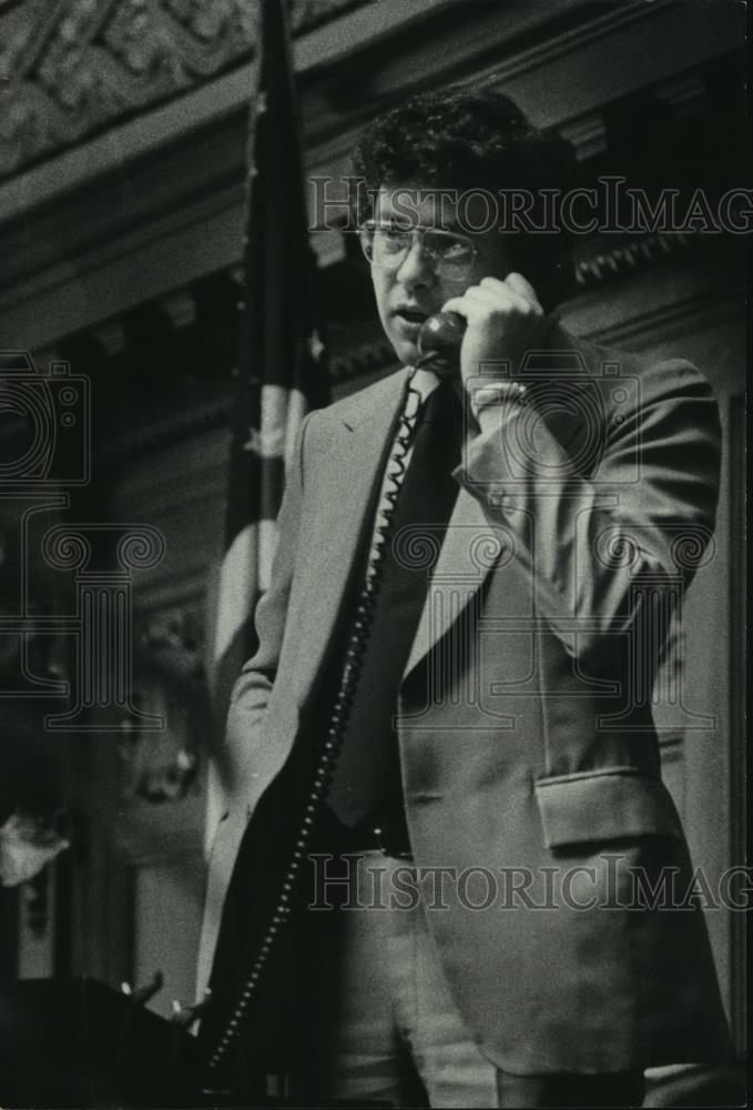 1977 Press Photo House Speaker Edward Jackamonis on phone during session - Historic Images