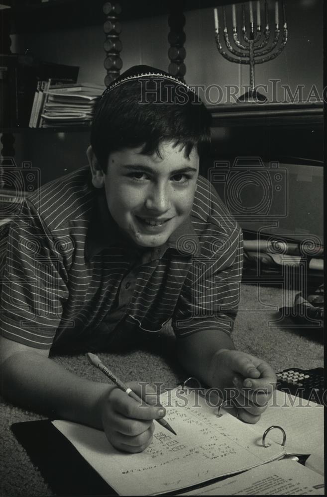 1991 Press Photo Eric Polishchuk, moved to Milwaukee and has interest in Judaism - Historic Images