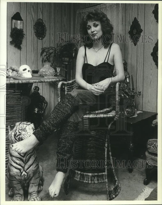 Press Photo Rita Olszewski, saved from her burning car by Jerry Waters - Historic Images