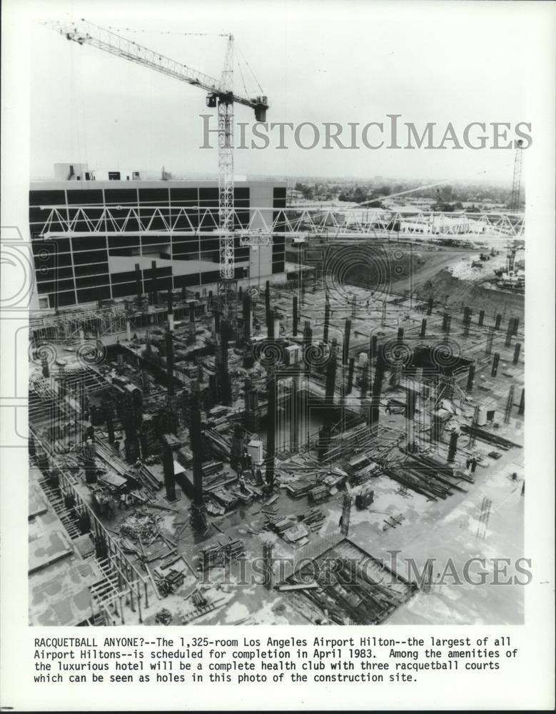 1982 Press Photo Construction of the 1,325-room Los Angeles Airport Hilton Hotel - Historic Images