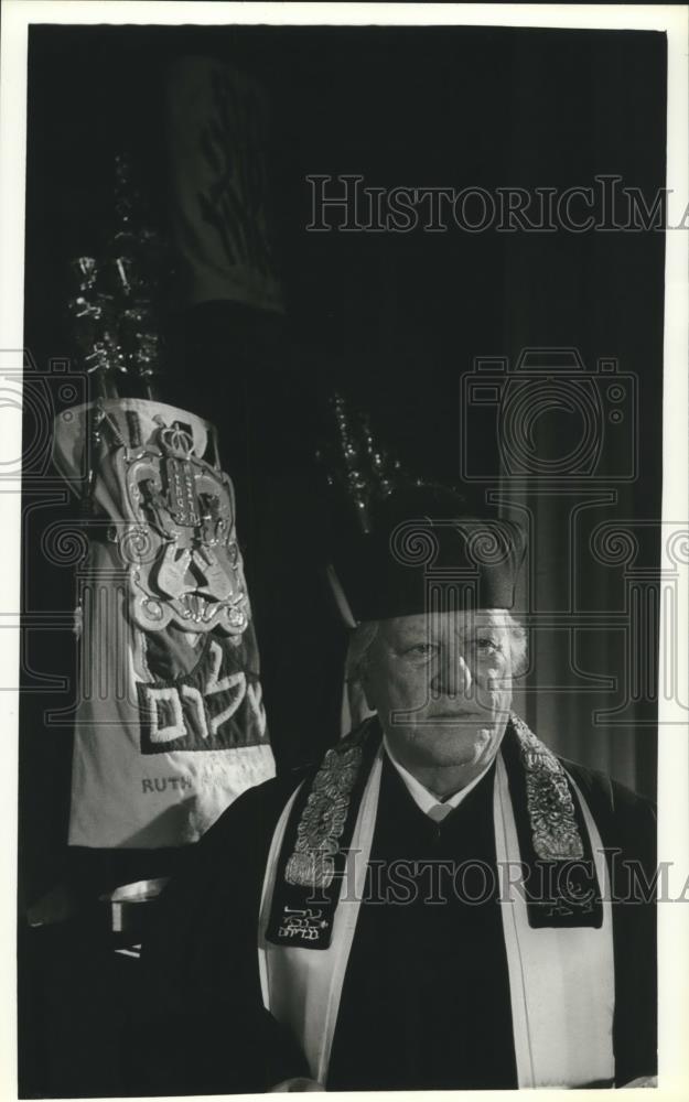 1993 Press Photo Norton Siegel, Synagogue Cantor at Beth El Ner Tamid, Mequon - Historic Images