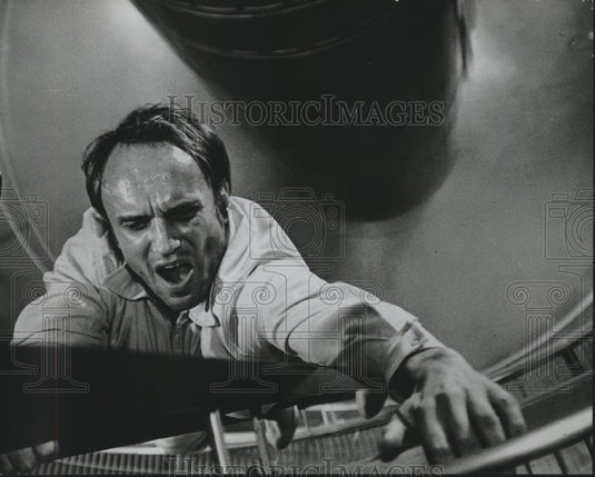 Press Photo James Olson climbing out of silo in "The Andromeda Strain" - Historic Images