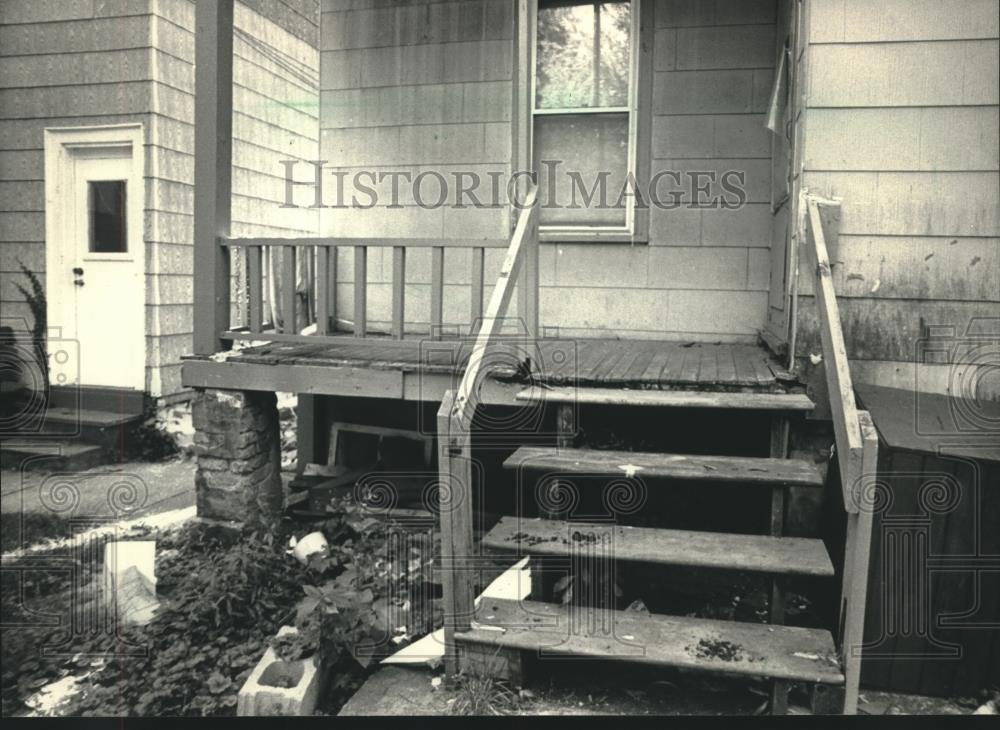 1987 Press Photo Madison house near University of Wisconsin badly needs repairs - Historic Images