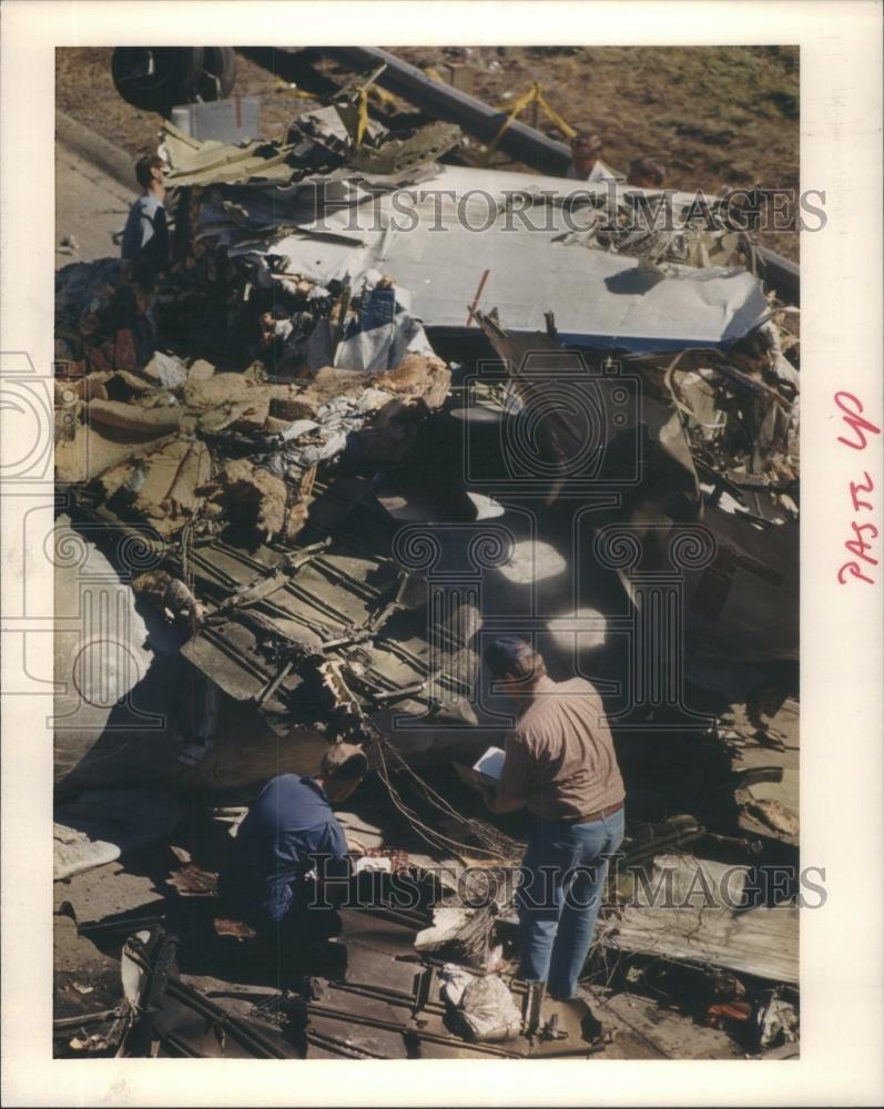 1987 Press Photo Debris Crash Flight 255 Romulus Detroi - RSA20223 - Historic Images