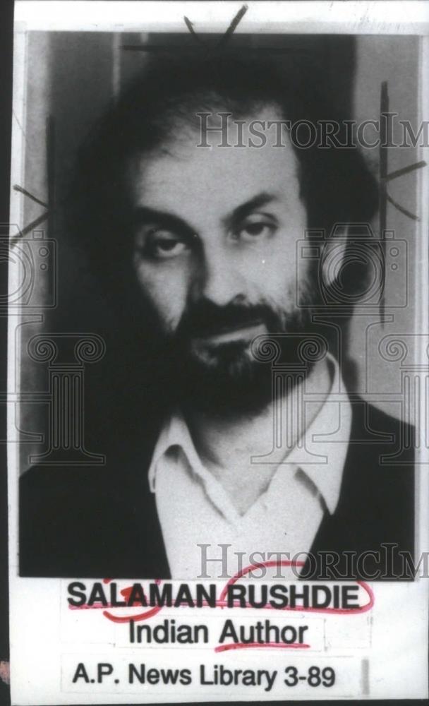 1990 Press Photo Indian Author Salaman Rushdie - RSA21401 - Historic Images