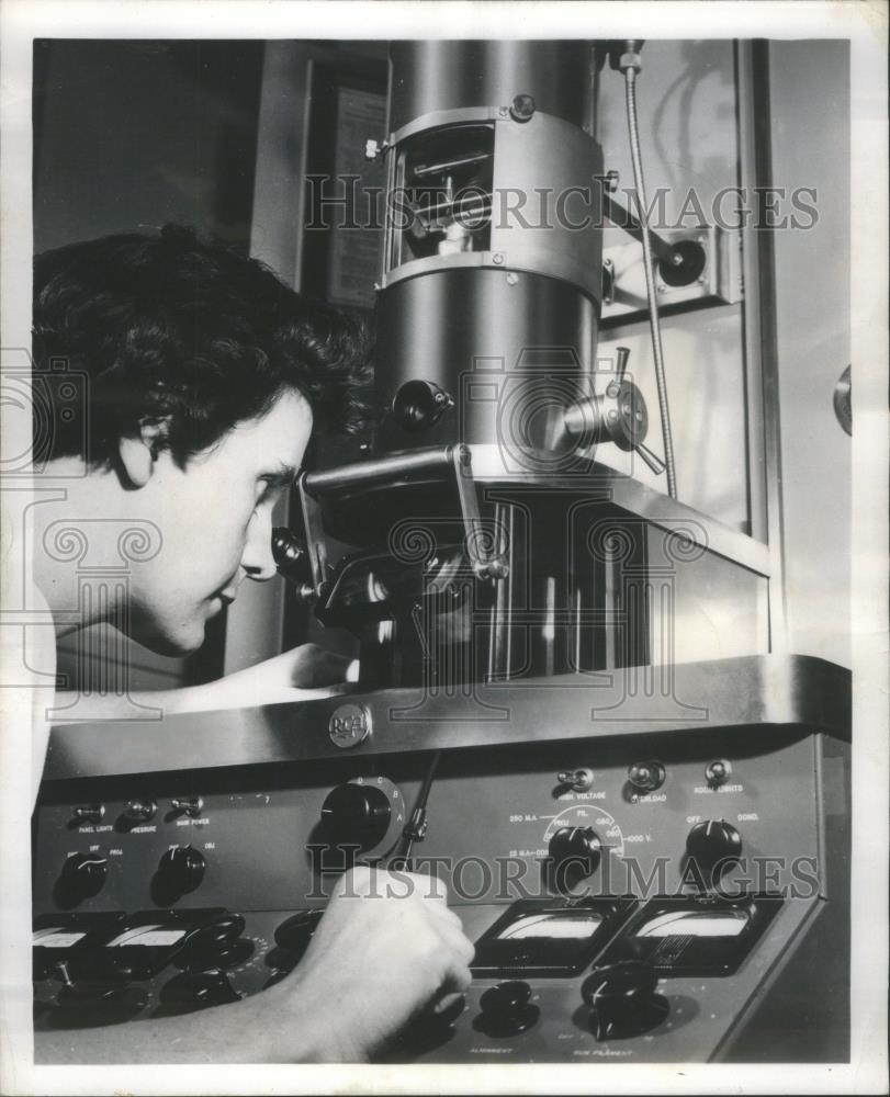 1952 Press Photo Microscope Research scientist electron - RSA22981 - Historic Images