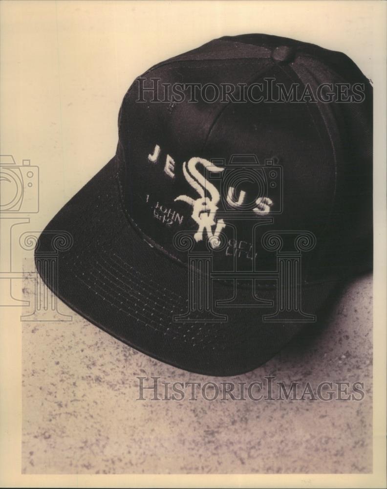 1994 Press Photo Christian Theme-Hats-Jesus Baseball Ca - RSA23027 - Historic Images