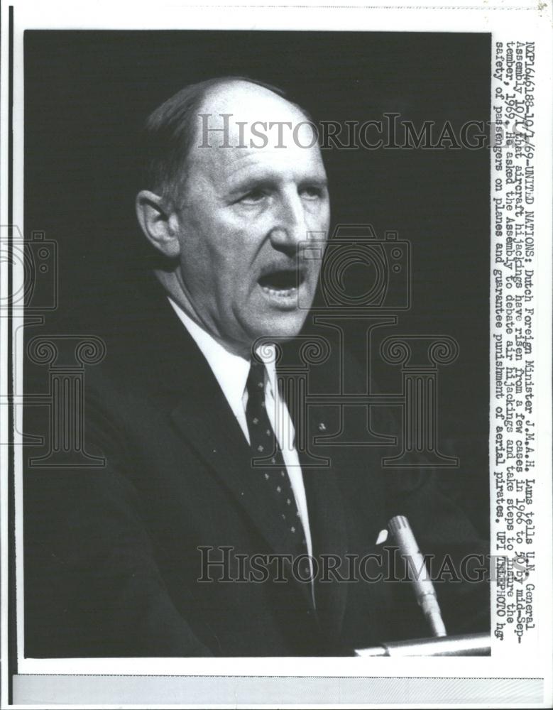 1969 Press Photo Dutch Foreign Minister Luns Assembly - RRV33515 - Historic Images