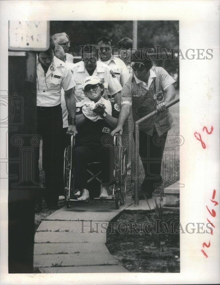 1978 Press Photo George Pruell gaff hook hand helicopte - RSA27557 - Historic Images