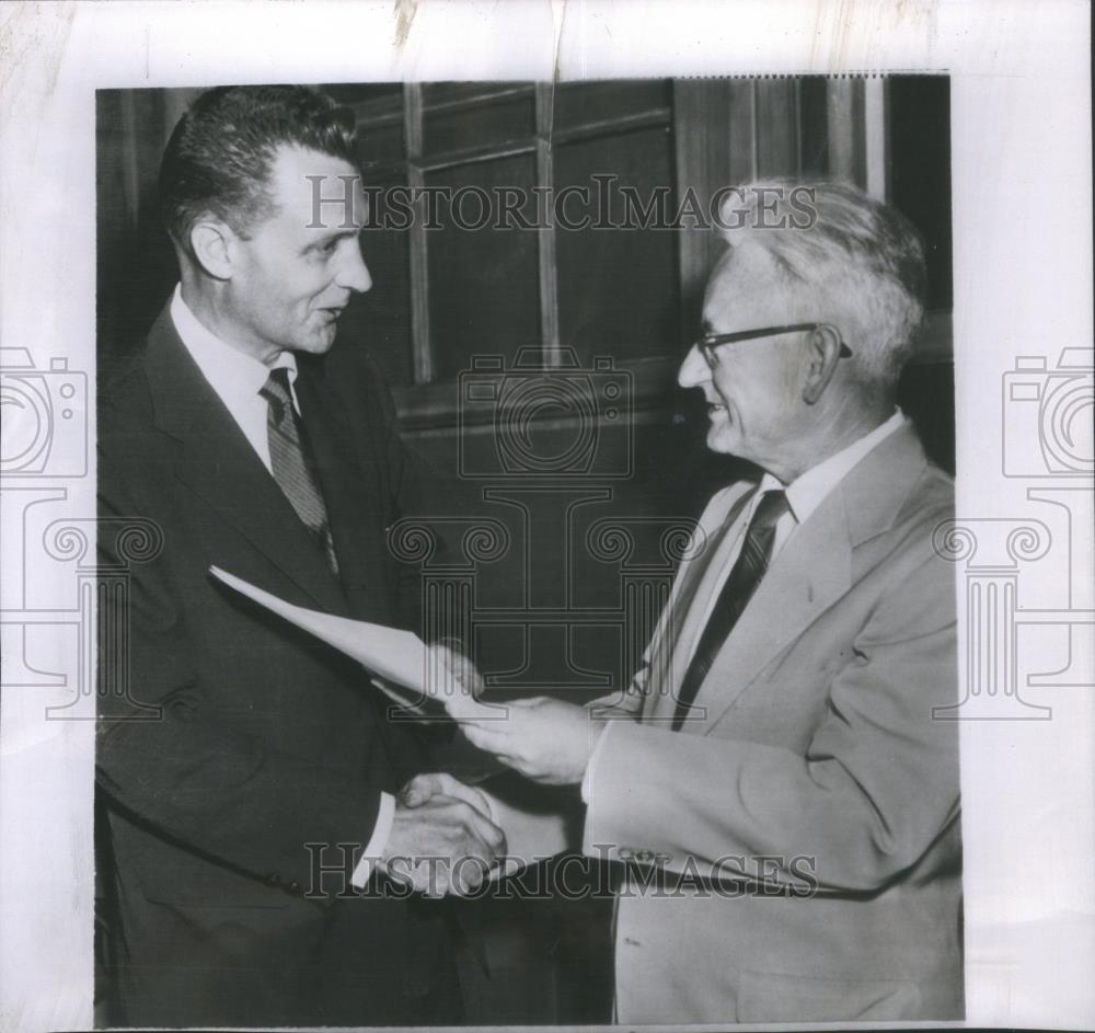 1954 Press Photo Novelist James Street Gives Award To R - RSA28631 - Historic Images