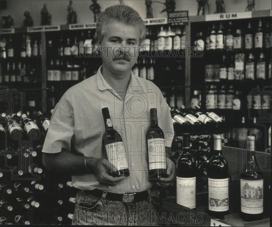 1989 Press Photo Norman Siegel, owner of Siegel's Wine Cellar - mjb85954 - Historic Images