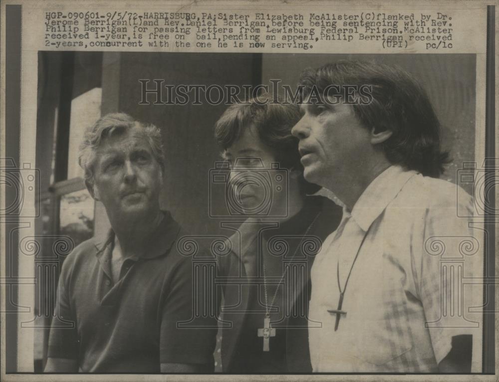 1972 Press Photo Elizabeth McAllister Jerome Berrigan L - RSA29431 - Historic Images