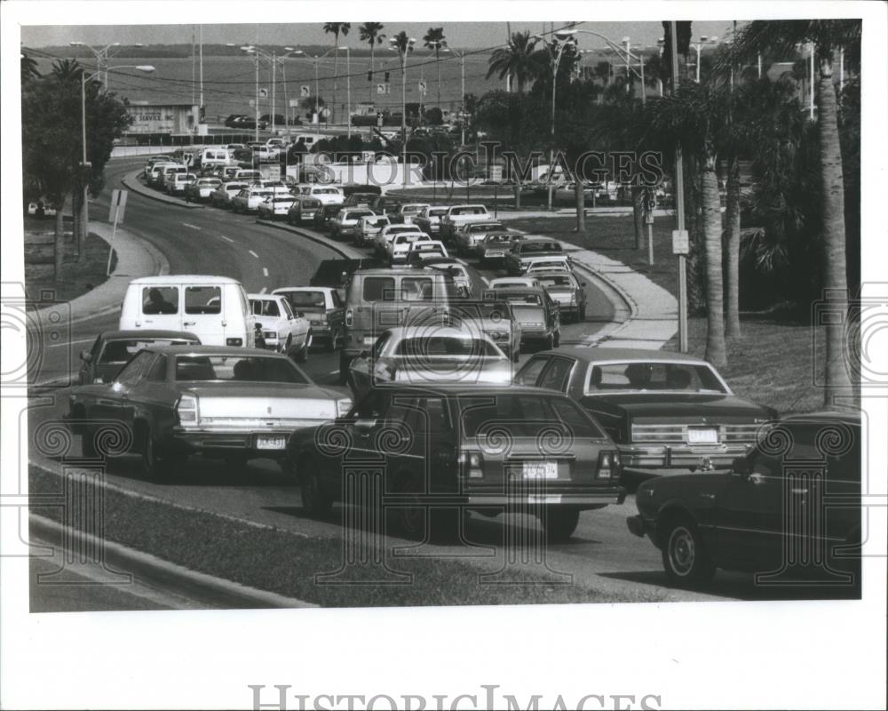 1982 Press Photo Chill Didnt Keep Visitors-Clearwater B - RSA29439 - Historic Images