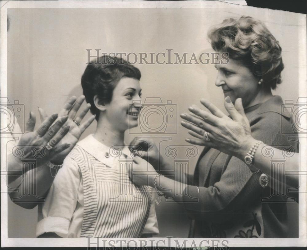 1962 Press Photo Diane Irwin Mrs Albert Verb director W - RSA30619 - Historic Images