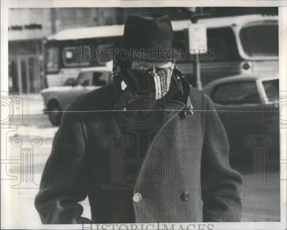 1969 Press Photo Bundle breathe pedestrians Michigan - RSA30751 - Historic Images