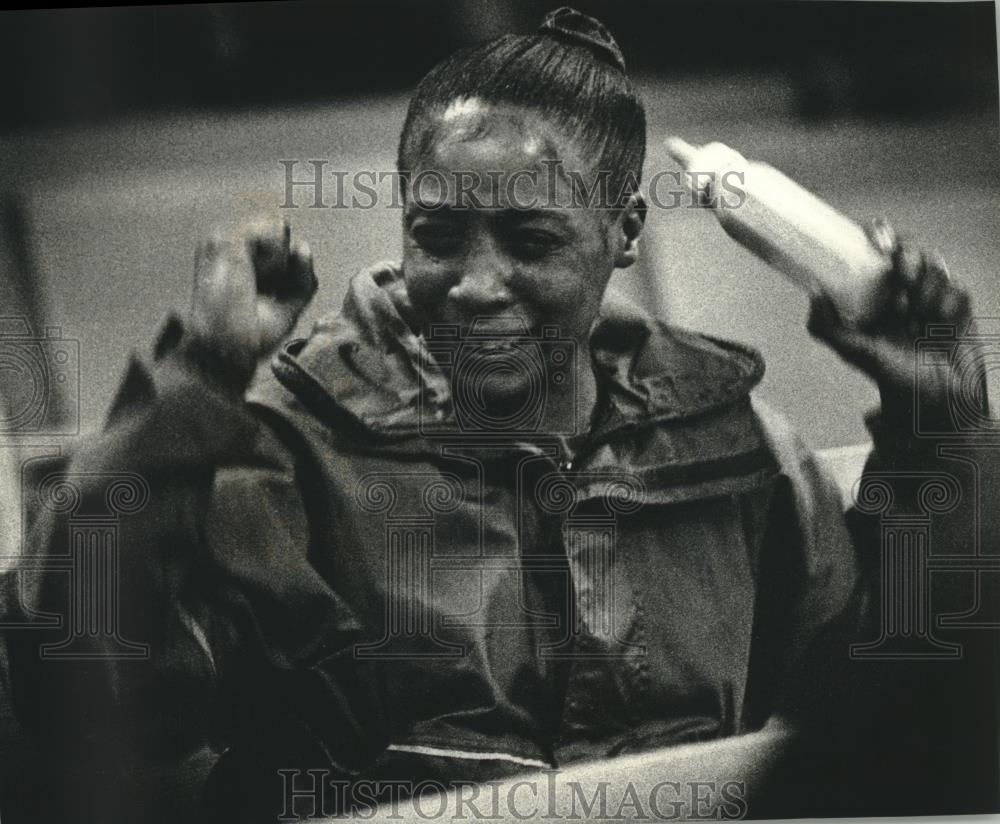 1993 Press Photo Sabrina Clark shows relief after Elliot House conviction. - Historic Images