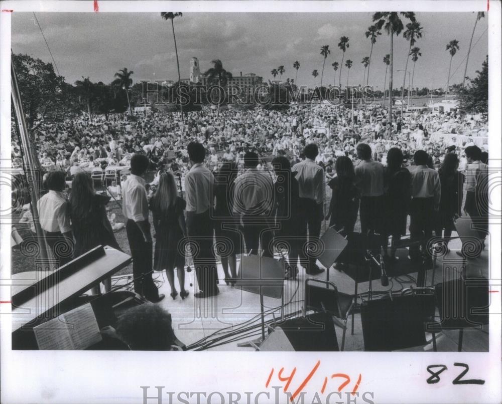 1982 Press Photo Picnic Pope Northeast High School - RSA36541 - Historic Images